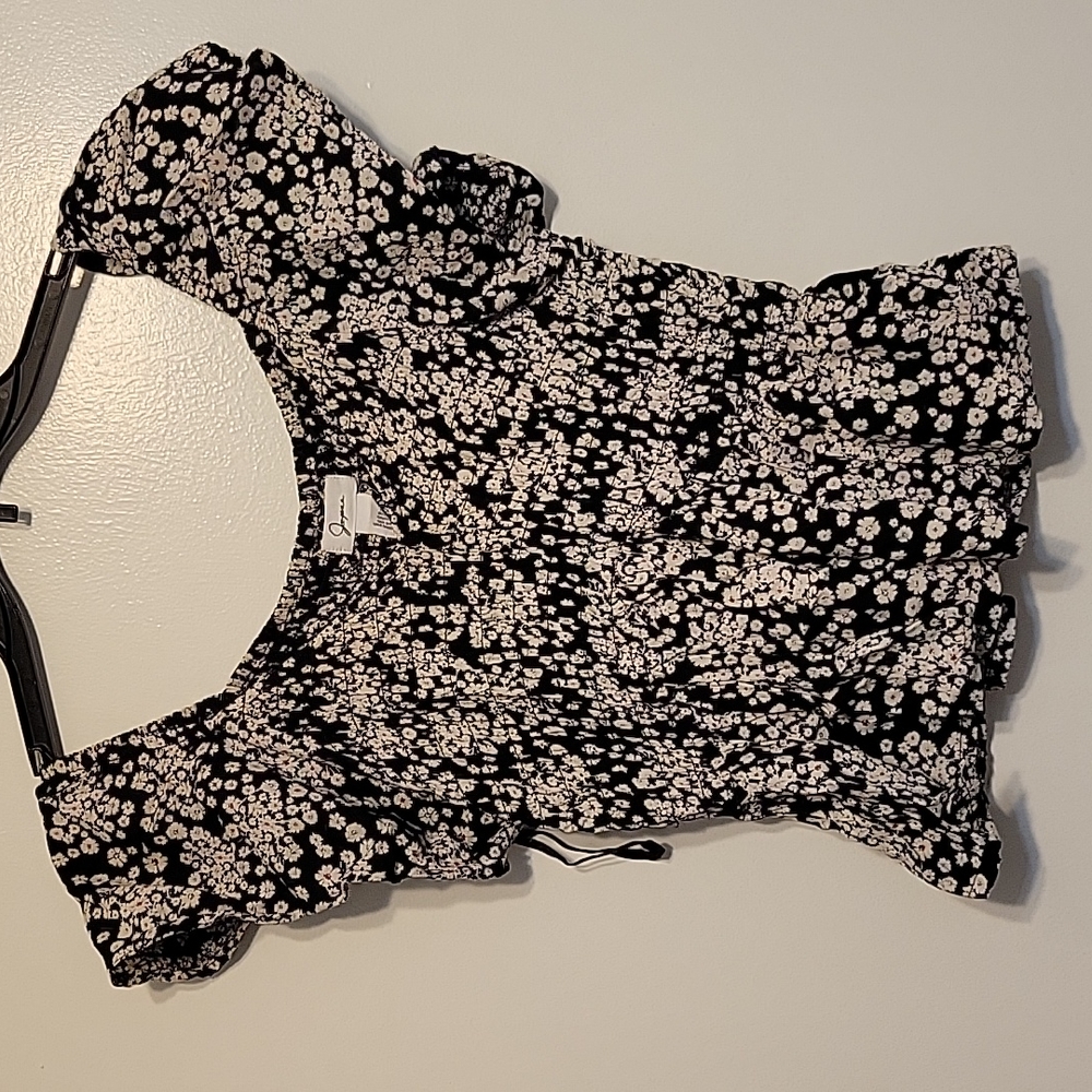 Cute fun flirty top